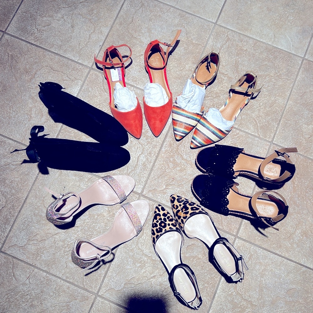 New, never used Size 9 Crown Vintage Coral Flats